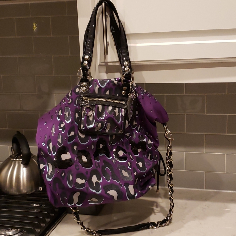 - Beautiful like new limited edition coach purse